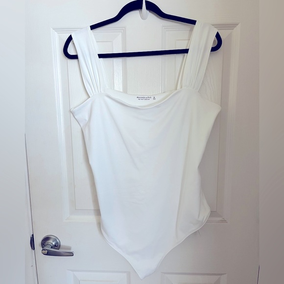 A&F Seamless Fabric Ruched Strap Bodysuit NWT - Picture 1 of 3